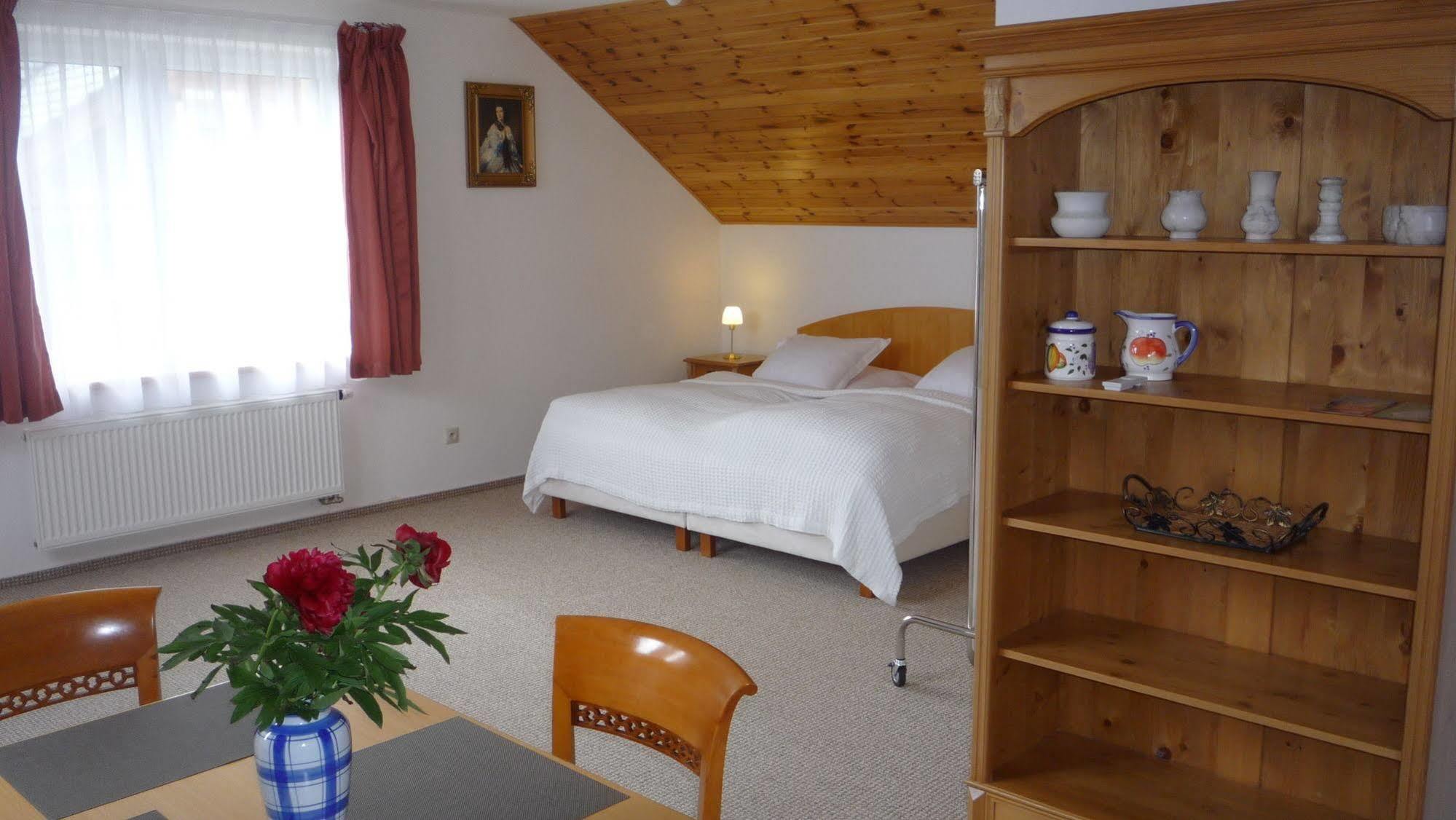 Apartmany Graf Chýně Екстериор снимка